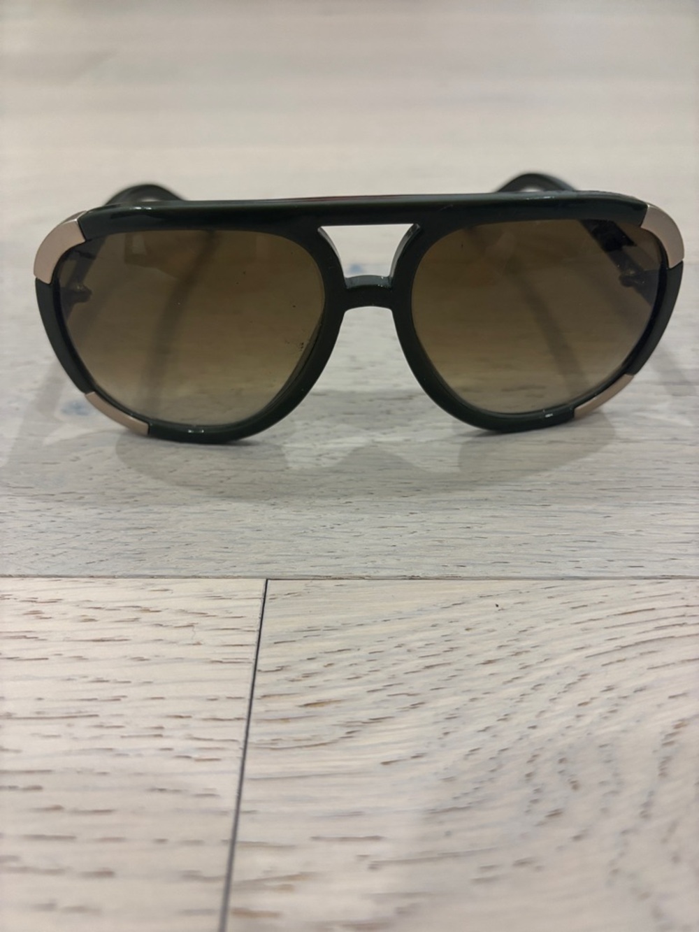 Chloé CL2120 C03 Green Oversized Aviator Sunglasses with Chloe Case - Picture 2 of 7